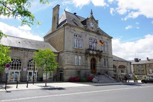 Appartement Familial Le Tanis Pontorson Buitenkant foto