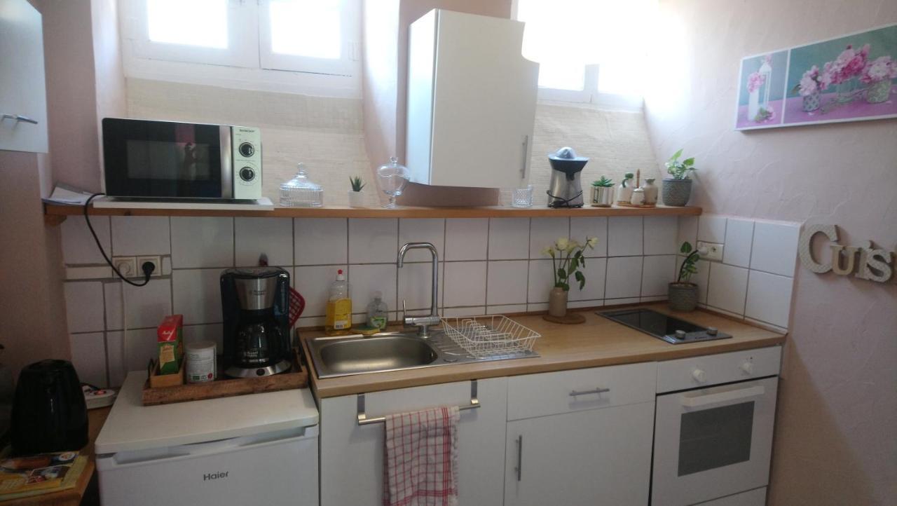 Appartement Familial Le Tanis Pontorson Buitenkant foto
